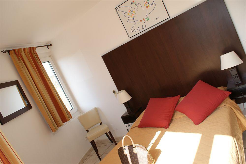 La Fregate Hotel Колюр Екстериор снимка